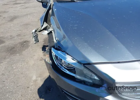 2017 Volvo V60 T5 Premier z USA, uszkodzony, nr VIN YV140MEK6H1373045